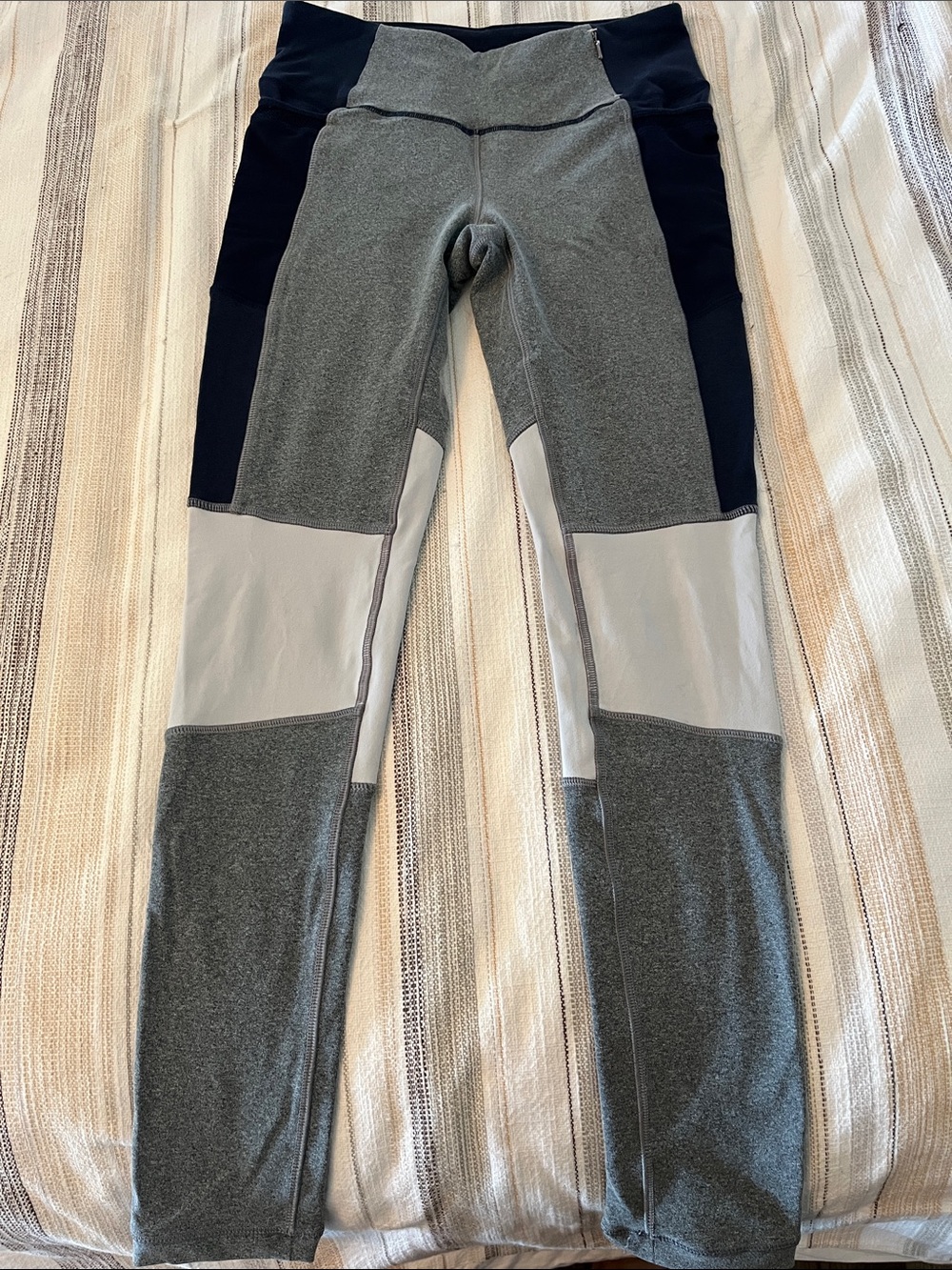 Calia by Carrie Underwood Athletic Leggings in Gray, Light Gray & Navy - Small
